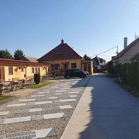 Appartement Privat U Jozefa Foeldesa à Veľký Meder Extérieur photo