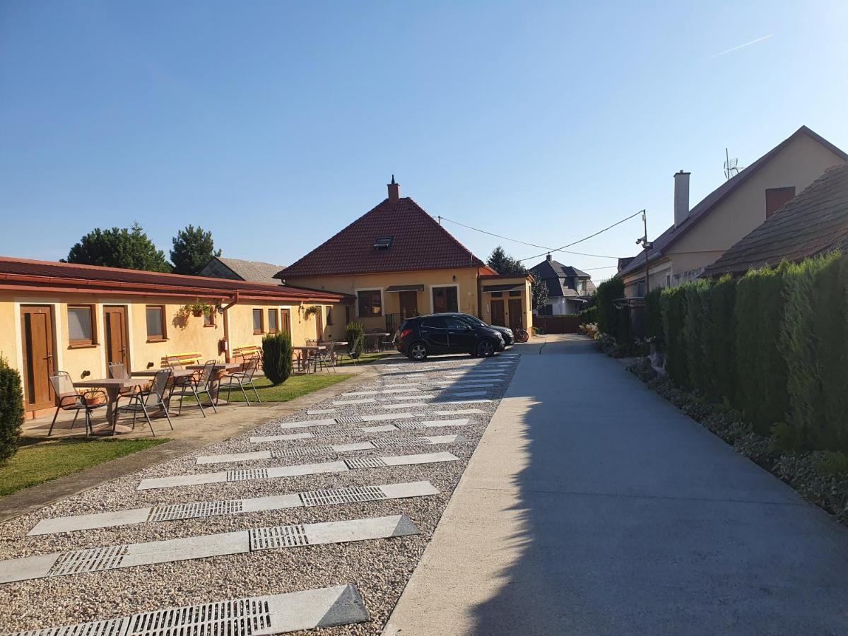 Appartement Privat U Jozefa Foeldesa à Veľký Meder Extérieur photo