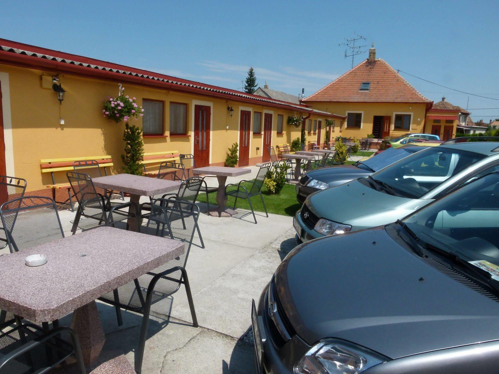 Appartement Privat U Jozefa Foeldesa à Veľký Meder Extérieur photo